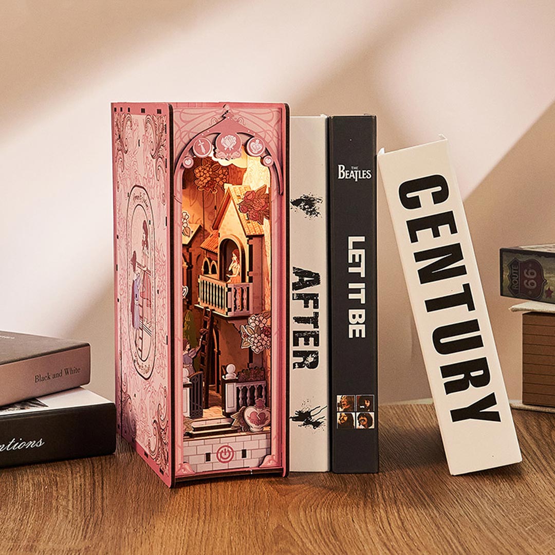 Romeo & Juliet Wooden Book Nook Kit
