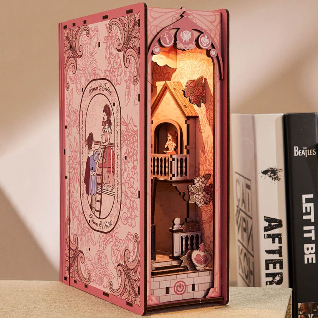 Romeo & Juliet Wooden Book Nook Kit