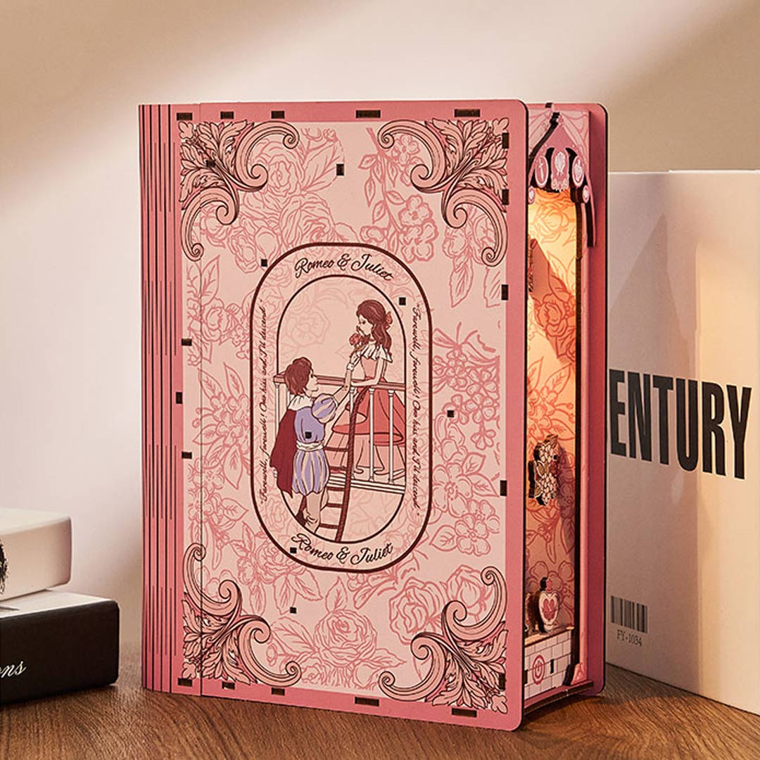 Romeo & Juliet Wooden Book Nook Kit