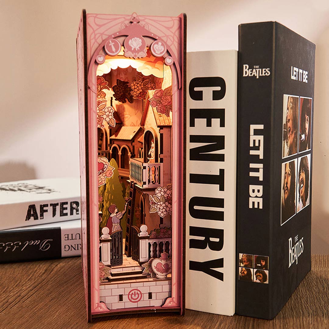 Romeo & Juliet Wooden Book Nook Kit