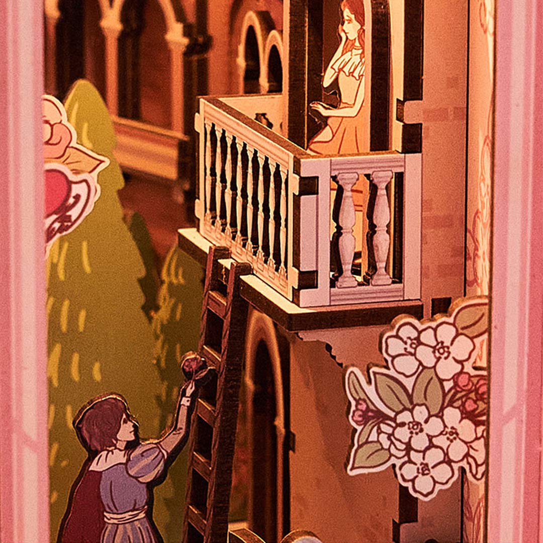 Romeo & Juliet Wooden Book Nook Kit