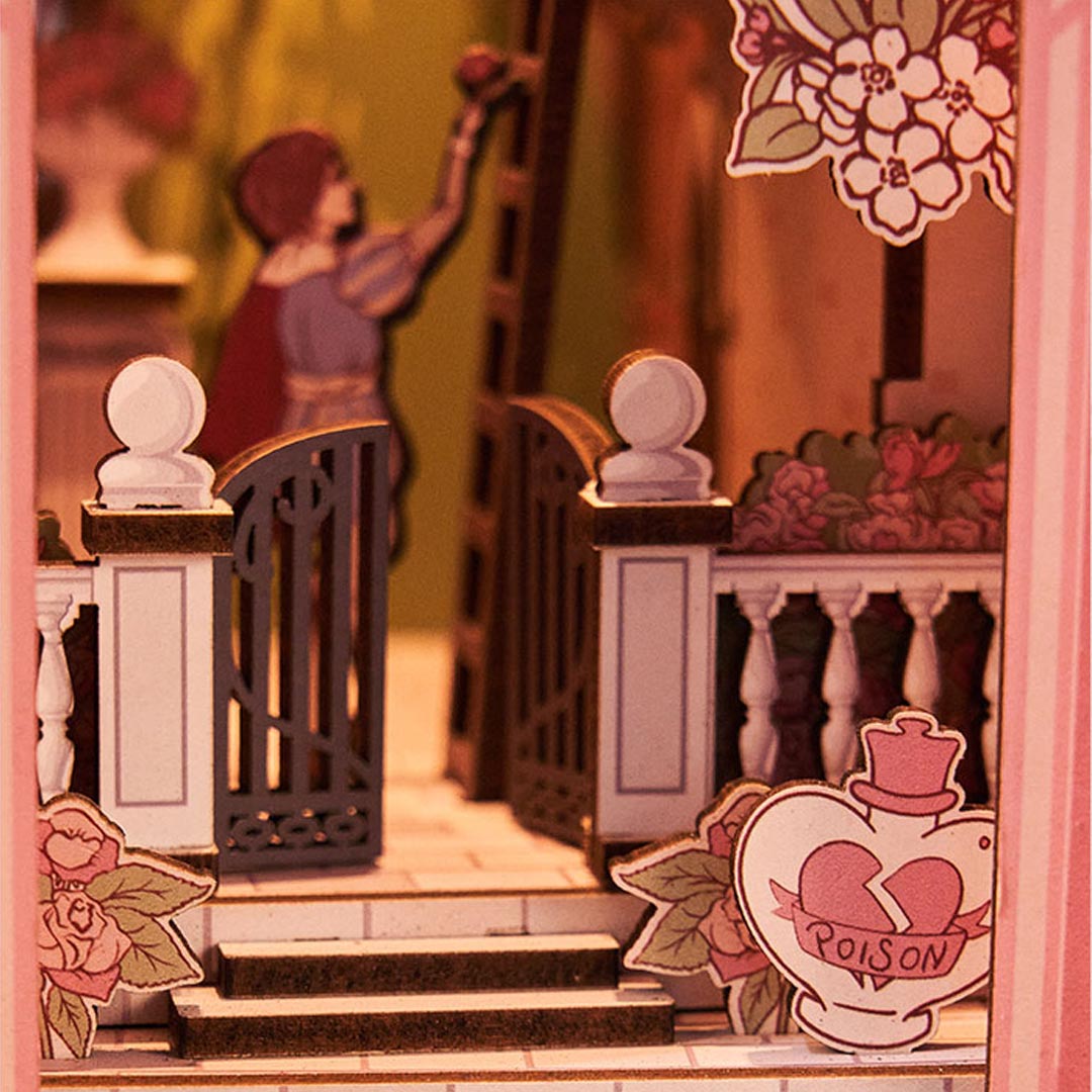 Romeo & Juliet Wooden Book Nook Kit