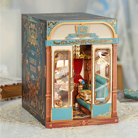 European Travels – Infinity Train Cabin Book Nook Kit