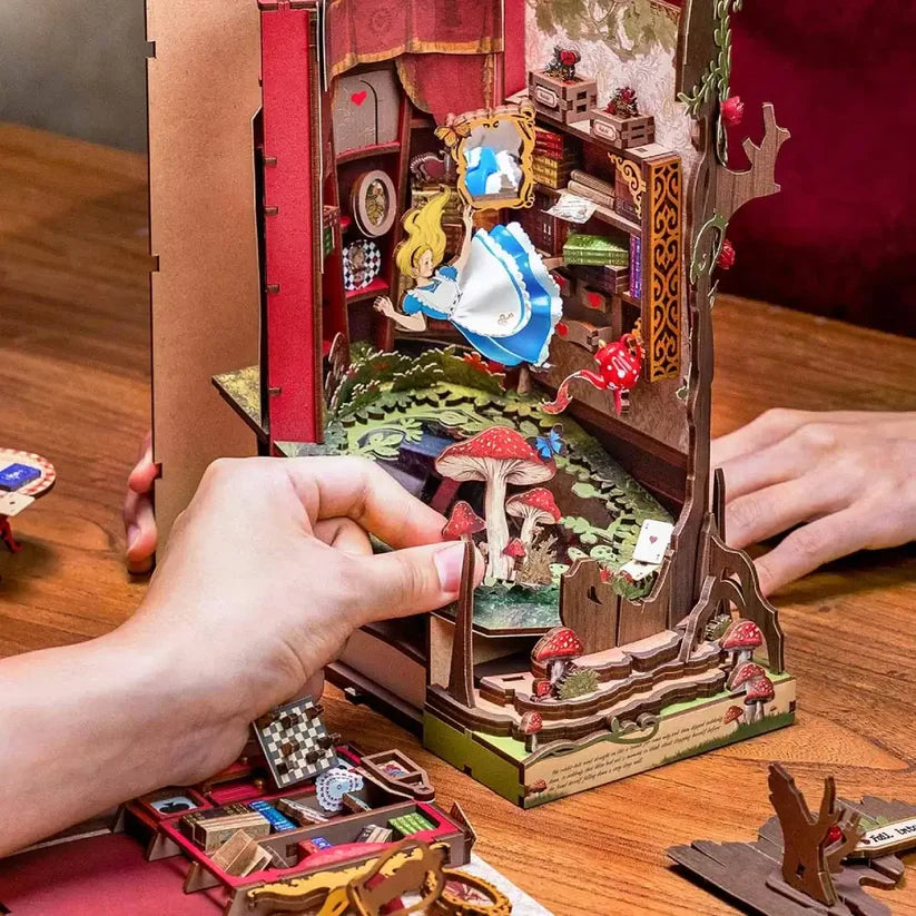 Alice In Wonderland – DIY Book Nook Kit