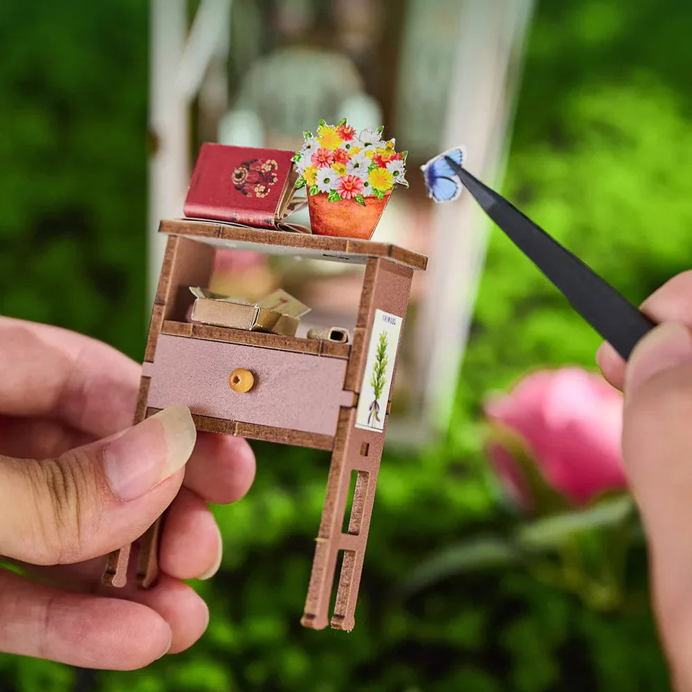 Lucky Flower House – DIY Book Nook Kit