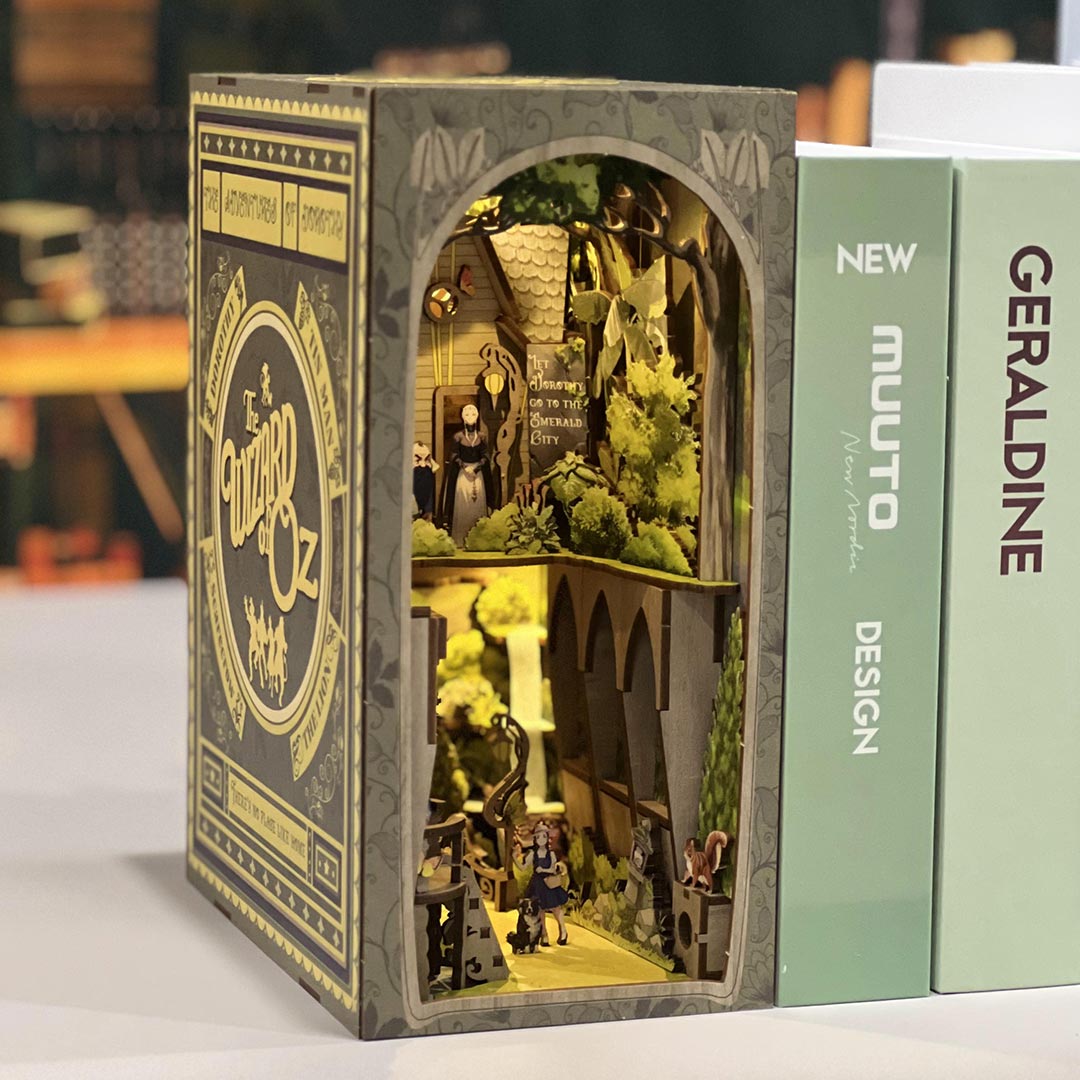 The Wizard of Oz DIY Book Nook Shelf Insert