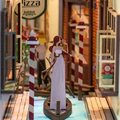 Travel in Venice Wooden Book Nook Kit