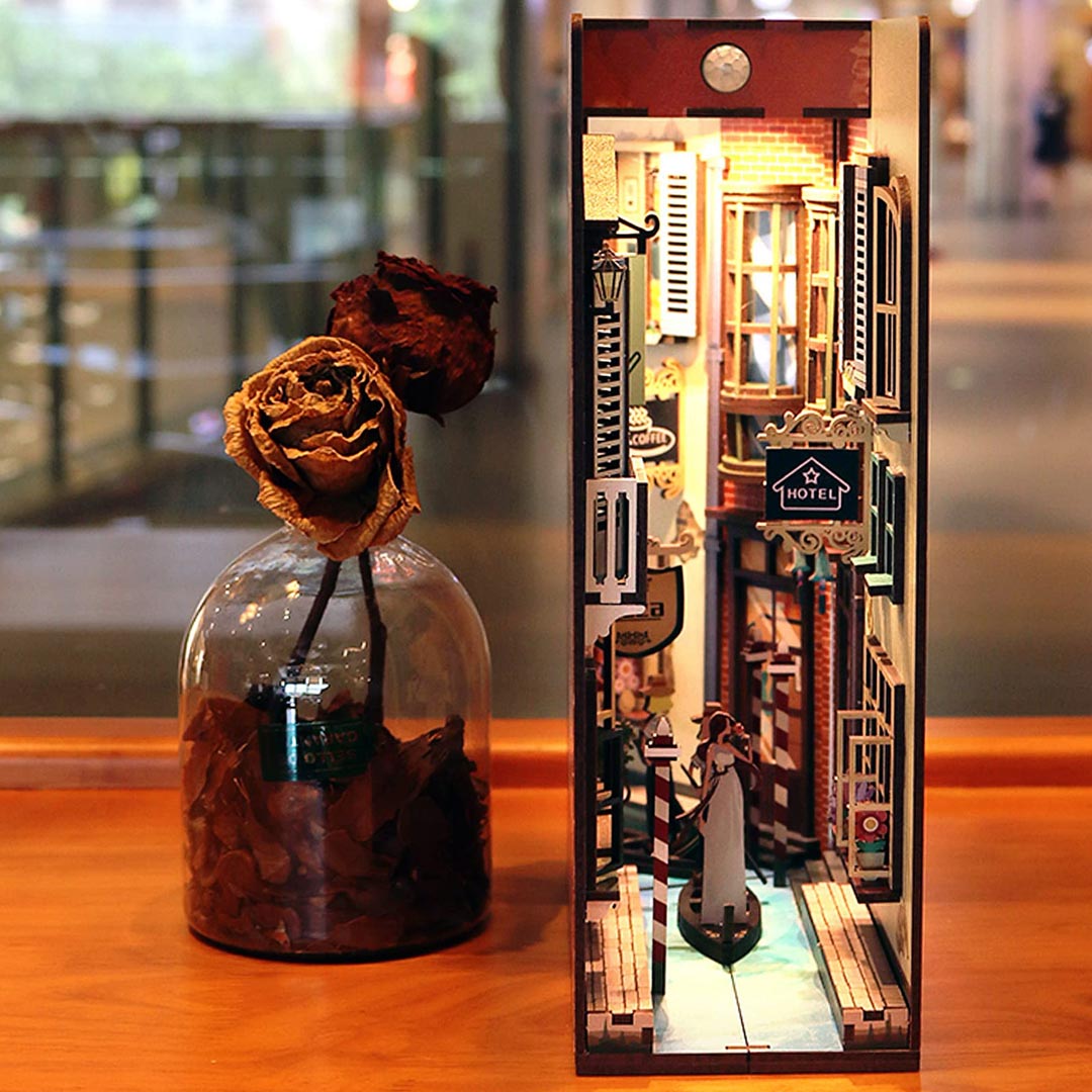 Travel in Venice Wooden Book Nook Kit