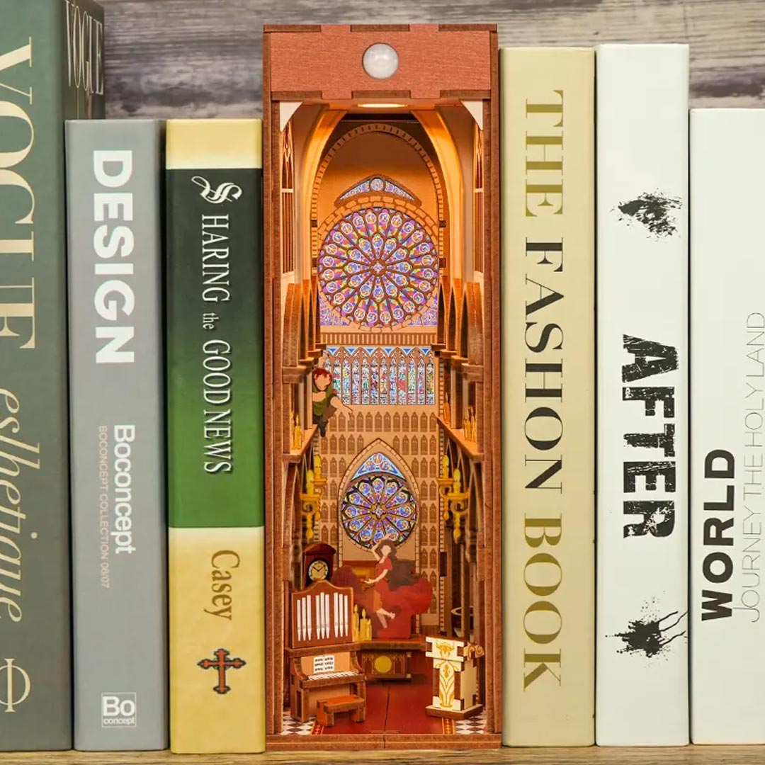 Notre-Dame de Paris Book Nook Kit