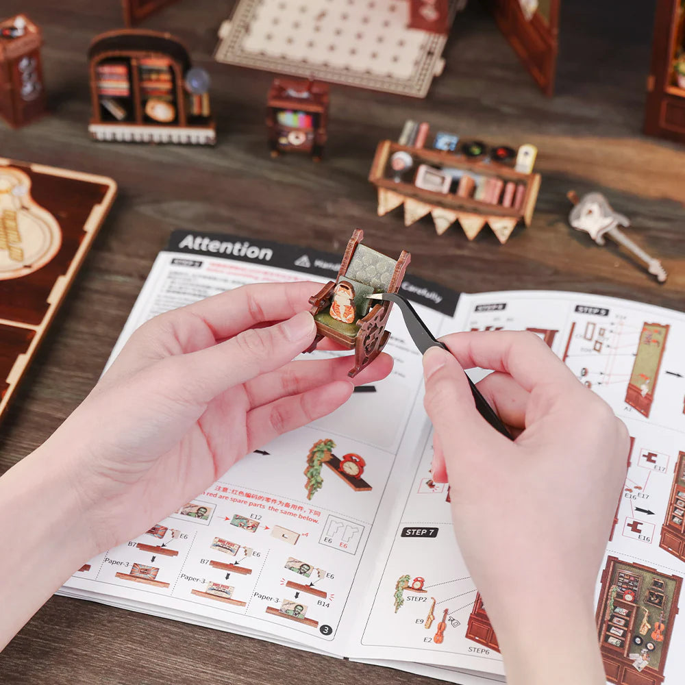 Memories Music Bookshop – DIY Book Nook Kit