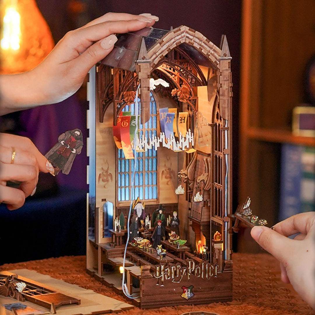 Hogwarts Auditorium – DIY Book Nook Shelf Insert