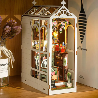 Lucky Flower House – DIY Book Nook Kit