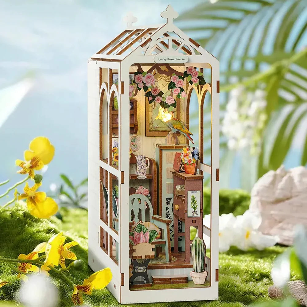 Lucky Flower House – DIY Book Nook Kit